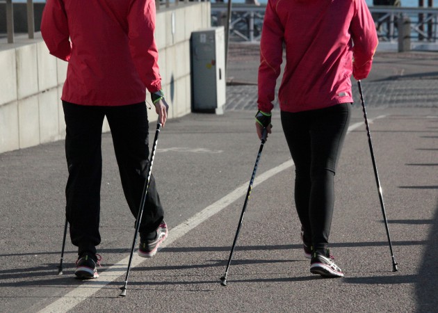 nordic-walking-1369306_1280